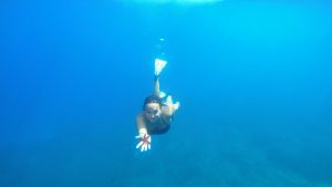 Freediving_Anna_and_seastar_2-9x16